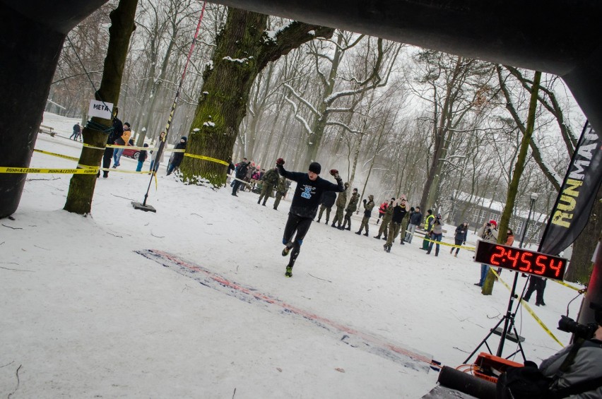 Runmageddon 2018 w Warszawie. Zimowa edycja na lotnisku na...