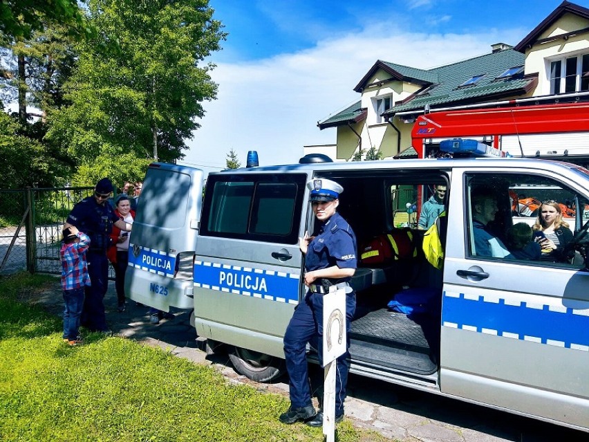 Policjanci w Uśnicach