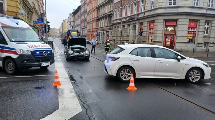 Wrocław. Jedna osoba ranna w wypadku samochodów na Nadodrzu [ZOBACZ ZDJĘCIA]