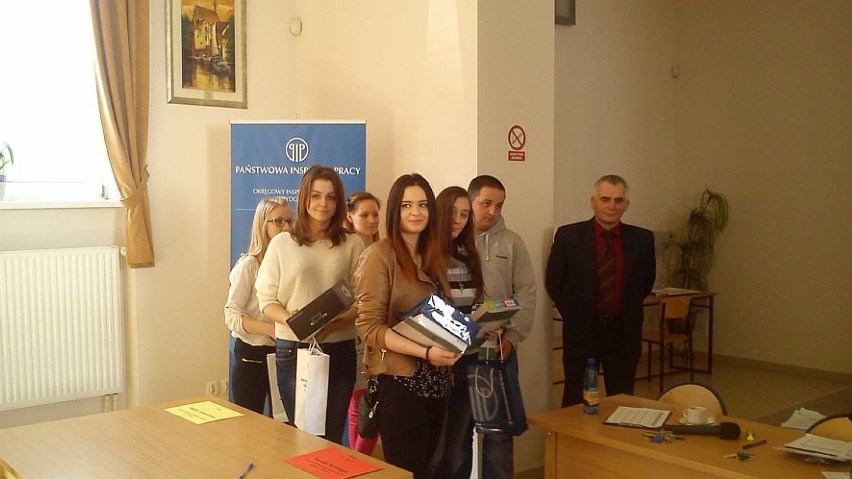 Uczennica inowrocławskiej szkoły zajęła trzecie miejsce na konkursie z wiedzy o BHP 
