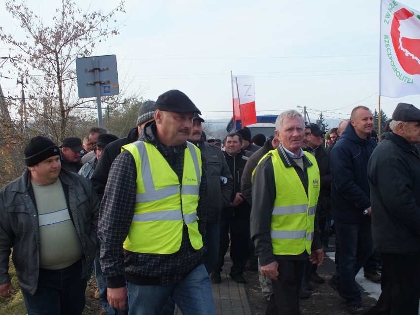 W Annopolu trwa protest sadowników