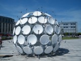Niecodzienna, satelitarna kula w Krakowie