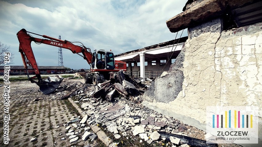 Modernizacja targowiska w Złoczewie. Stare budynki już wyburzone (zdjęcia)