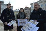  "TAK dla in vitro" w Piotrkowie - ruszyła akcja zbierania podpisów pod obywatelskim projektem ustawy, 19.11.2022 - ZDJĘCIA