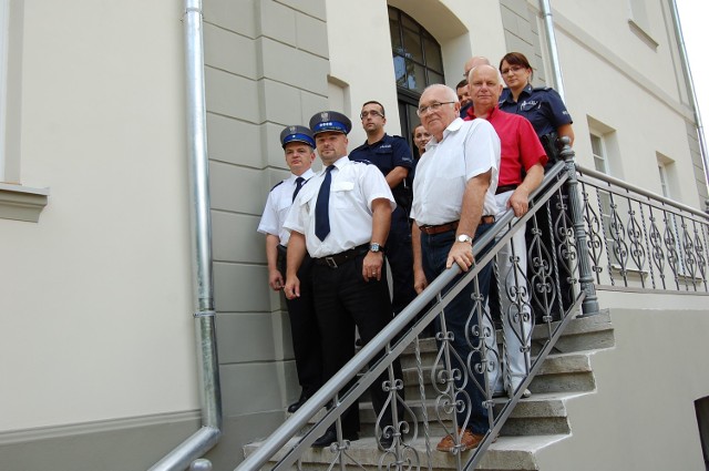 Uroczyste wprowadzenie do komisariatu nowego komendanta policji w Tworogu, Roberta Parucha, odbyło się 1 sierpnia. Uczestniczyli w nim przedstawiciele tarnogórskiej komendy policji i lokalne władze