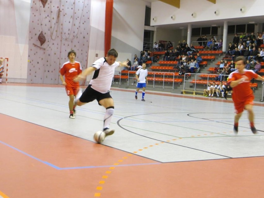 Złotów: Szósta kolejka złotowskiej ligi futsalu. Wyniki z 3 grudnia [GALERIA]