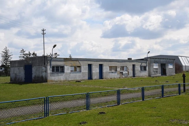 Umowa podpisana. Dotyczy kompleksowej przebudowy obiektu na stadionie LKS w Rogowie.