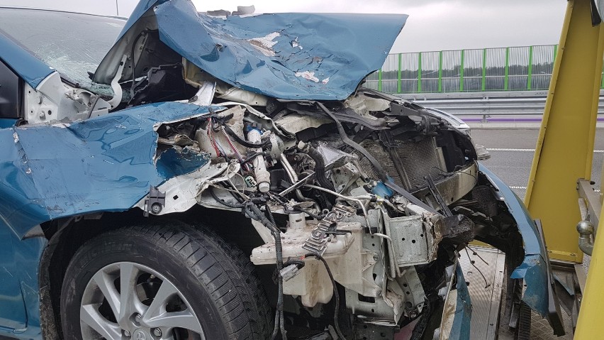 Dwa samochody zderzyły się na autostradzie A1 w Łodzi [ZDJĘCIA]