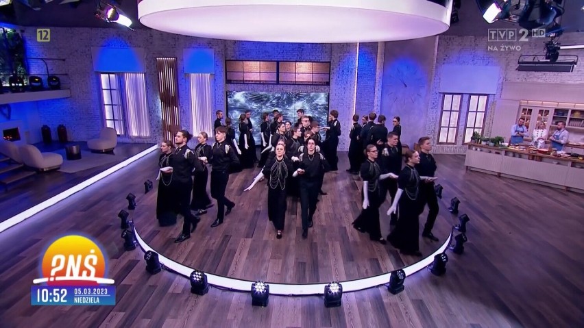 Maturzyści z Kopernika w Radomiu zatańczyli poloneza w znanym programie "Pytanie na Śniadanie". Zobacz wideo 