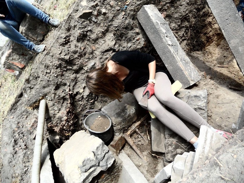 Rozkopane groby w Rybniku