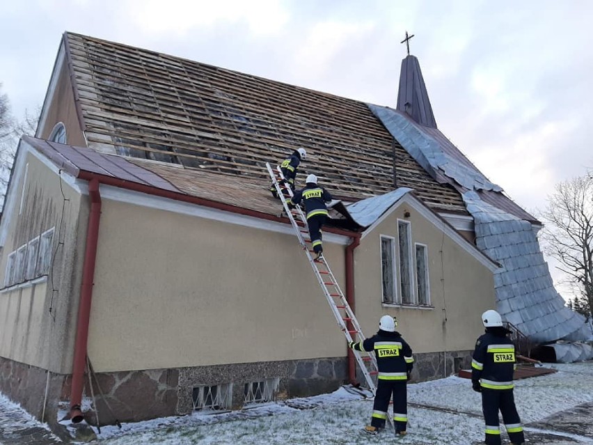 Gm. Wiżajny. Silny wiatr zerwał dach z kościoła 