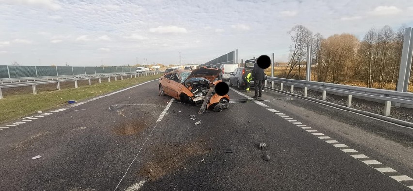 Kruszyn Krajeński. BMW dachowało, a kierująca samochodem trafiła do szpitala