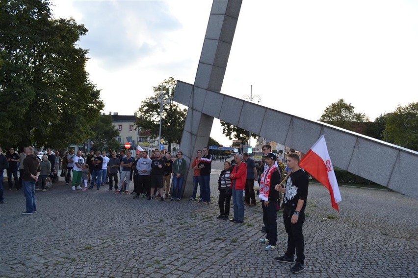 Marsz antyimigracyjny w Częstochowie: "Precz z islamem!" - skandowali uczestnicy