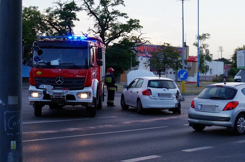 Legnica. Wypadek na skrzyżowaniu Piłsudskiego z Moniuszki i Żołnierzy II AWP