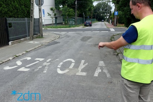 Przed szkołami służby sprawdzają stan oznakowania i bezpieczeństwa na jezdniach