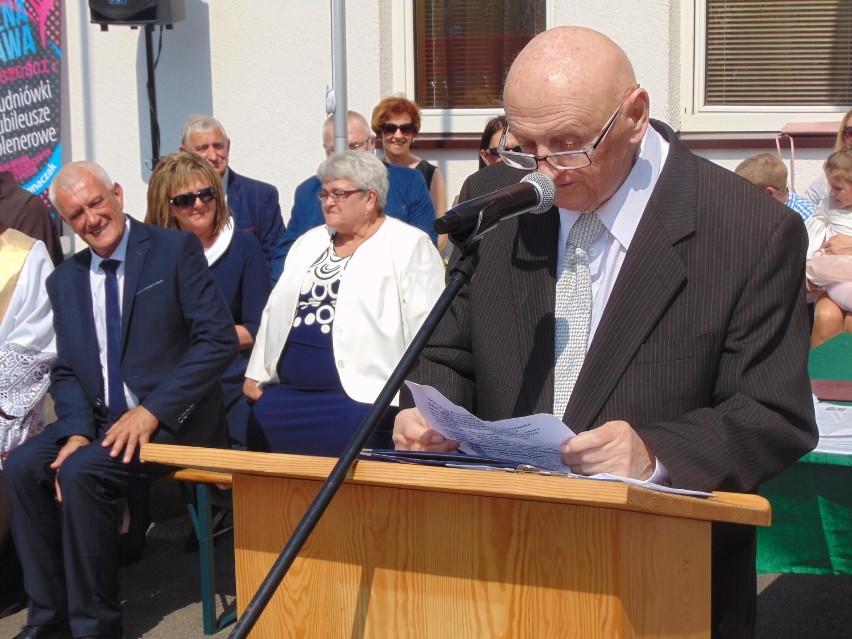 Rada Miejska po raz pierwszy przyznała tytuł Honorowego Obywatela Gminy Chocz. Otrzymał go doktor Aleksander Połoński
