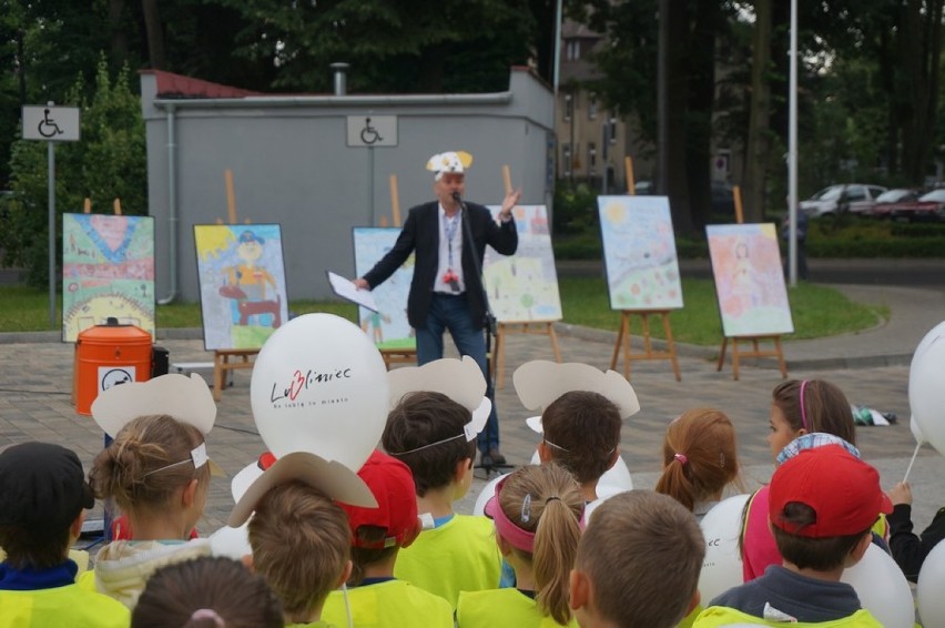 Lubliniec: Akcja "Posprzątaj po psie"