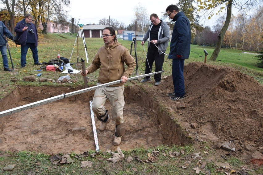 Prowadzone w Szubinie wykopaliska nadzorował archeolog...