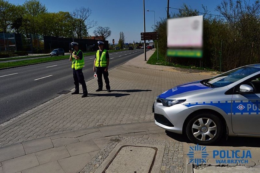 Wałbrzych: Policjanci z drogówki w weeekend prowadzili akcję „Prędkość". Odebrano tylko jedno prawo jazdy