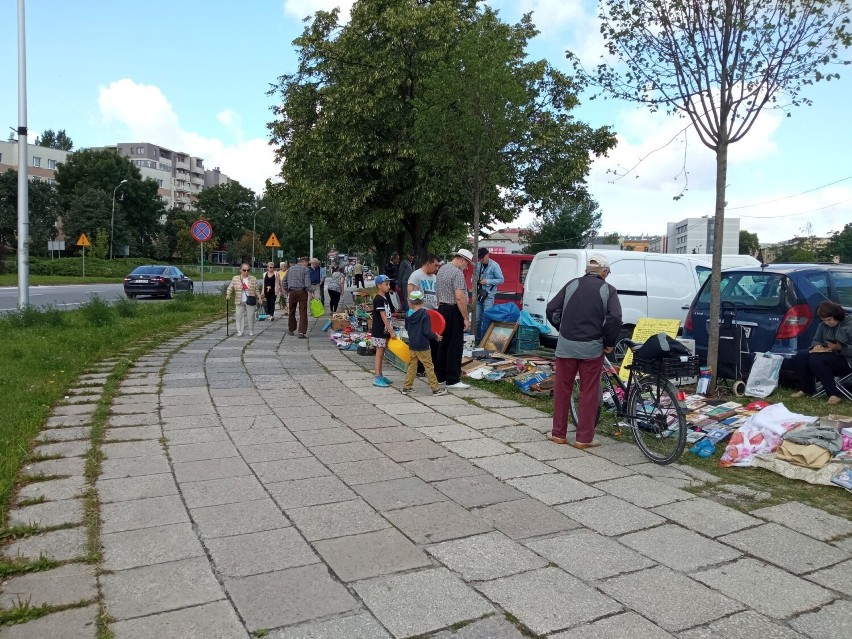 Kieleckie bazary w piątek 15 lipca. Dużo ludzi na zakupach. Co szło najlepiej? Zobacz zdjęcia