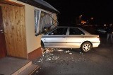 Ryki: Samochód wbił się w budynek