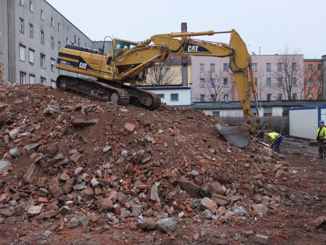 Ludowcy sprzedali swoją siedzibą prywatnej firmie, która przy ulicy Katowickiej chce zbudować 39 apartamentów i to już do końca 2018 roku.

