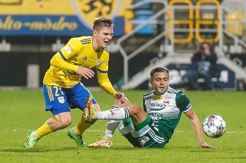 Fortuna 1. Liga. Arka Gdynia wygrała z Chojniczanką w piłkarskich derbach Pomorza i awansowała na pozycję lidera rozgrywek