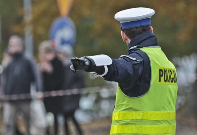 Nad płynnością ruchu w pobliżu cmentarza czuwać będą policjanci.