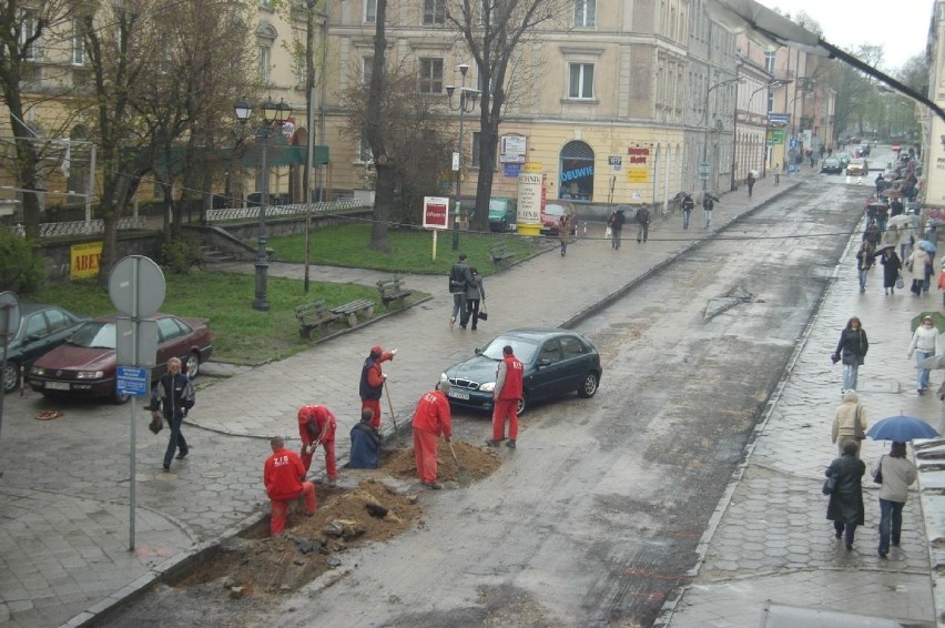 Ulica Sienkiewicza

Tę fotografię wykonano w kwietniu 2005...