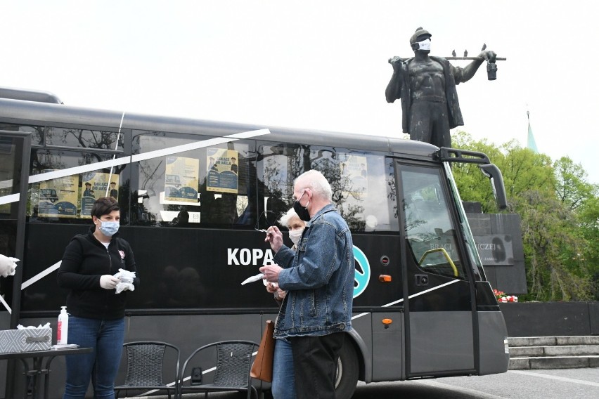 Kolejny tysiąc maseczek trafił do mieszkańców Zabrza w...