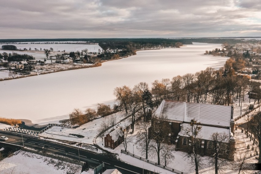 Rogoźno i okolice w zimowej scenerii z lotu ptaka. Zobacz niesamowite zdjęcia z drona!