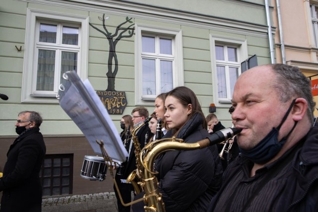 Młodzieżowa Orkiestra Dęta Kujawia w strukturach Fundacji Tamburmajor przy 1 Pomorskiej Brygadzie Logistycznej w Bydgoszczy na czele z kapelmistrzem dr hab. Mirosławem Kordowskim wystąpiła 16 marca podczas 40. wybuchu strajku chłopskiego w Bydgoszczy