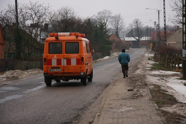 Na odcinku około 100 metrów chodnik w Kraszowie nie jest odśnieżany