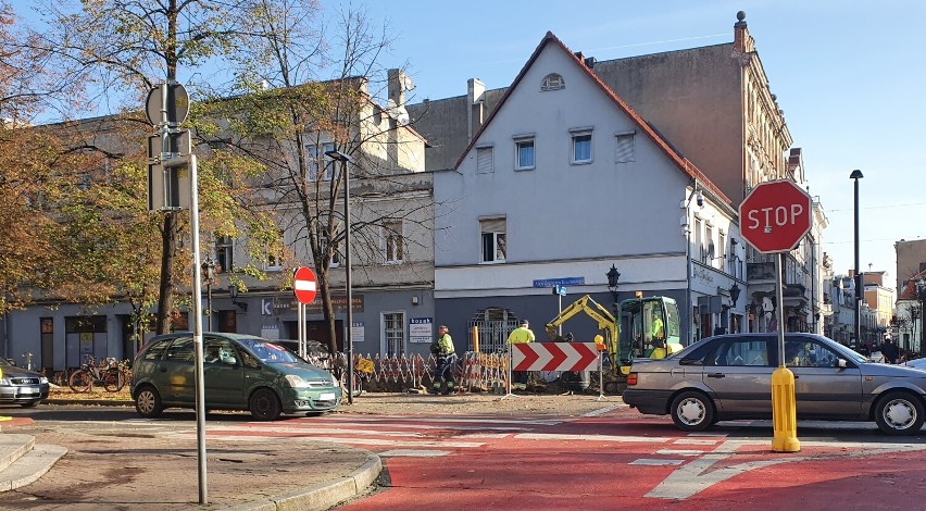 Węższe przejścia dla pieszych na skrzyżowaniu Słowiańskiej z Krasińskiego w Lesznie? ,,Rozważamy'' - zapewniają urzędnicy z Leszna