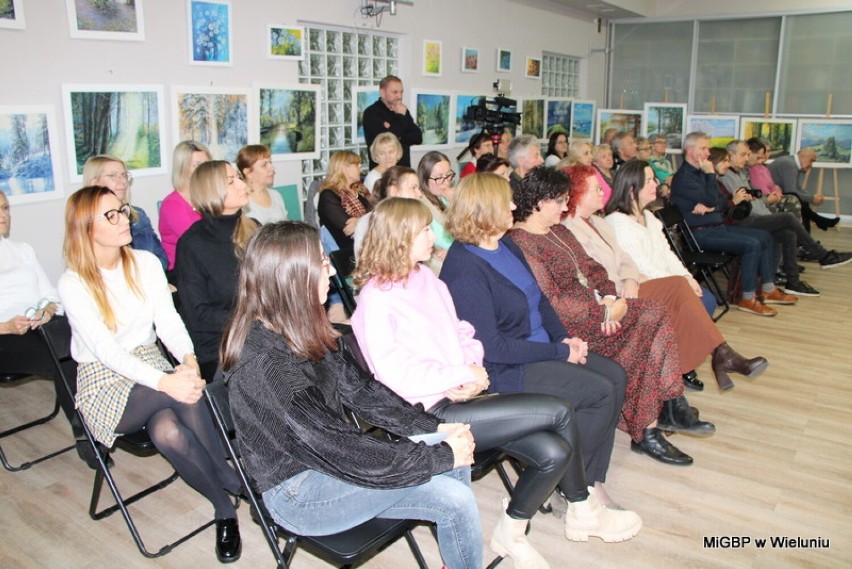Spotkanie z autorem popularnych kryminałów Igorem Brejdygantem w bibliotece miejskiej w Wieluniu