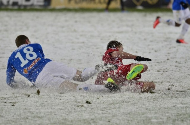 Mecz Lech Poznań - Wisła Kraków (2:0) odbywał się w bardzo trudnych warunkach atmosferycznych