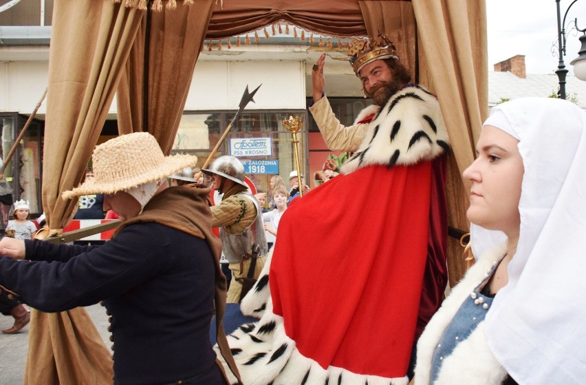 Dwudniowa impreza historyczna w Krośnie. "Wjazd Króla" w tym roku poświęcony był Kazimierzowi Wielkiemu [ZDJĘCIA]