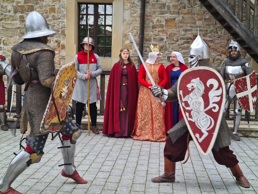 Noc muzeów w Sanoku. Podróż w czasie - dzień na średniowiecznym zamku. Królowa Sonka, damy i rycerze [ZDJECIA]