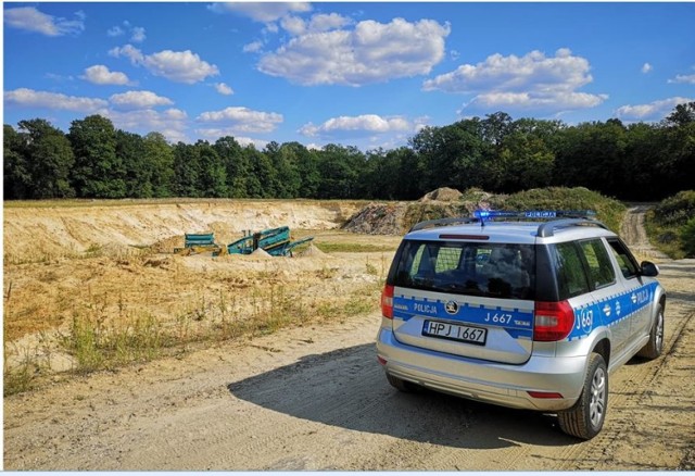 Na miejscu jest policja i prokurator, którzy ustalają co dokładnie się stało.