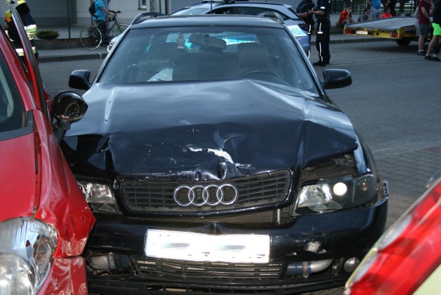 Na ul. Młodzieży Polskiej w Kętach doszło do zderzenia trzech samochodów
