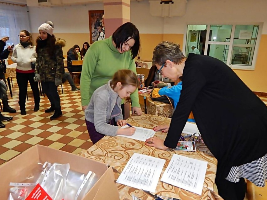 WOŚP w Zespole Szkół Ponadgimnazjalnych nr 2 "NITKI" w Nowej...