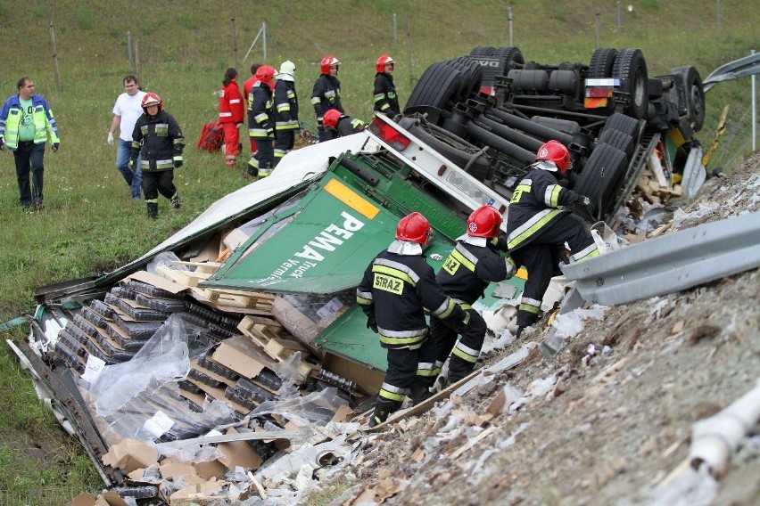 Wrocław: Kierowca ciężarówki zginął na A4 (ZDJĘCIA)