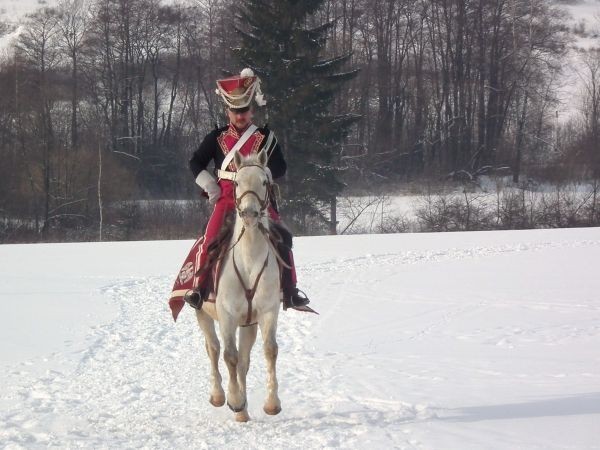 Stadnina koni w Gładyszowie: rekonstruktorzy na końskim grzbiecie [ZDJĘCIA]