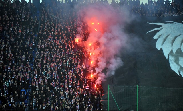 Race na trybunie C podczas derbów Krakowa.