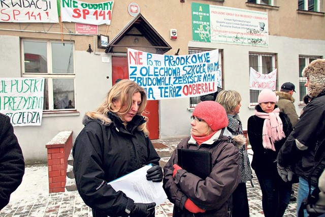 Lawina protestów przeciw likwidacji szkół