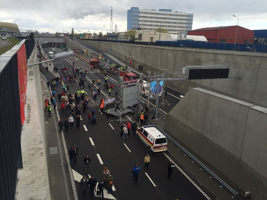 Dzień Otwarty tunelu pod Martwą Wisłą. Tłumy przeszły, przebiegły, przejechały [FOTO,WIDEO]