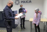 Inowrocław. Konkurs "Odblaskowy uczeń" rozstrzygnięty. Dzieciaki odebrały nagrody w komendzie policji. Zdjęcia