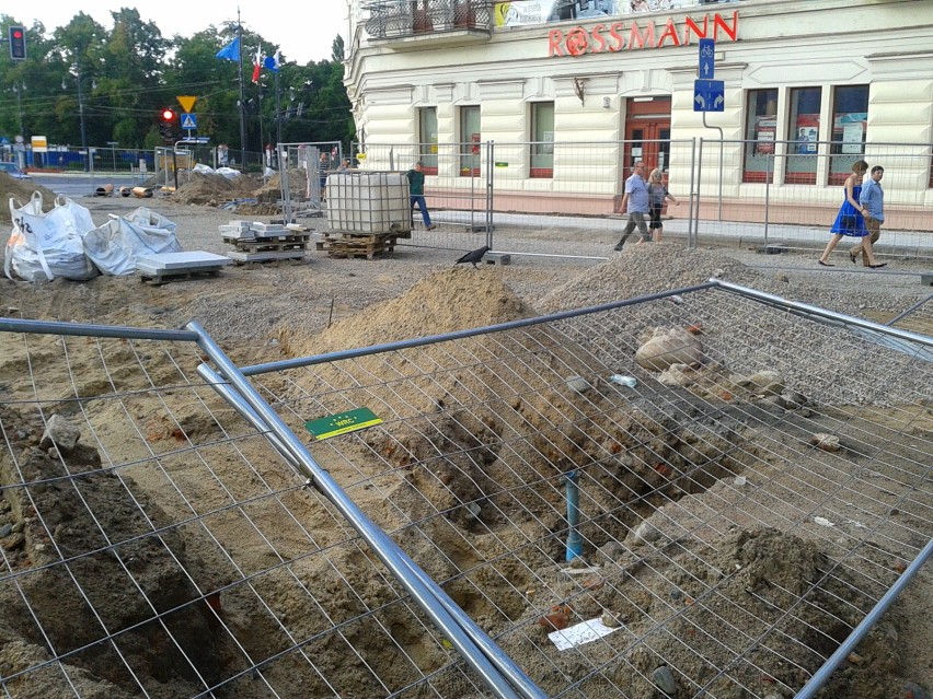 Toruń rozkopane w mieście ulice na ul.Chełmińskiej i pl Teatralnym