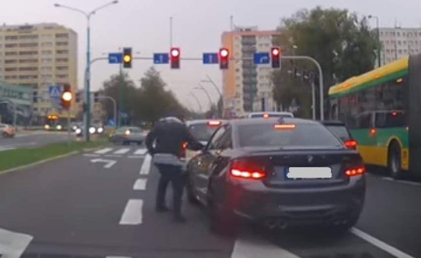 Tychy: Kierowcy pobili się na środku drogi. O co poszło? WIDEO