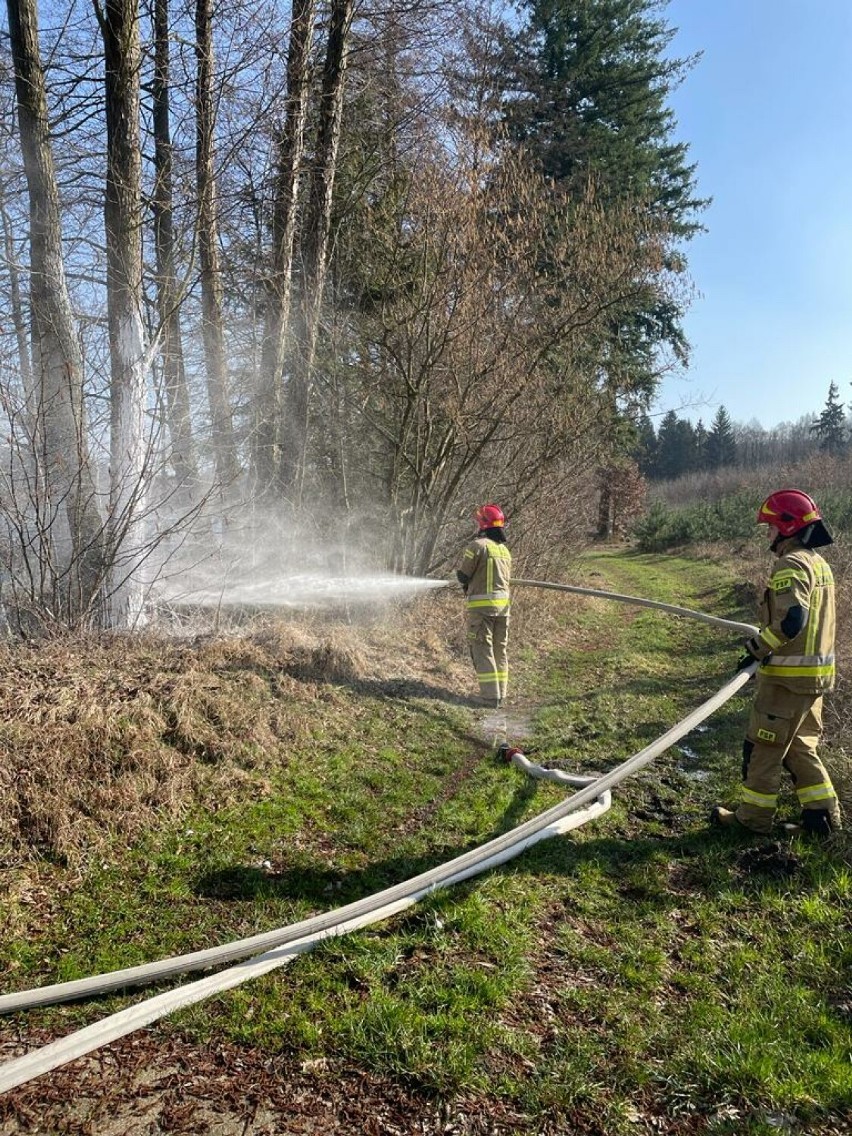 Kadeci z Poznania uczą się od  chodzieskich strażaków